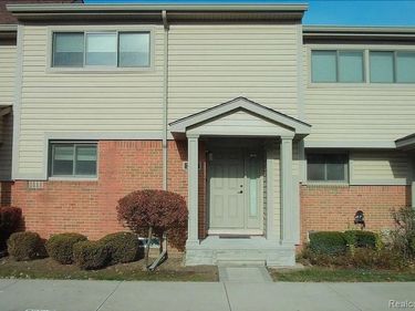 3733 Old Creek Road, Troy, MI 48084