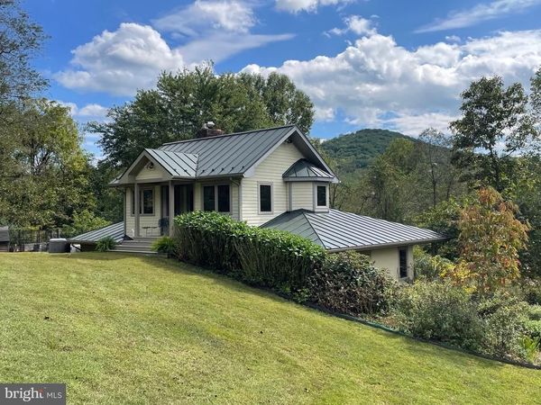 821 LONG MOUNTAIN ROAD, WASHINGTON, VA 22747