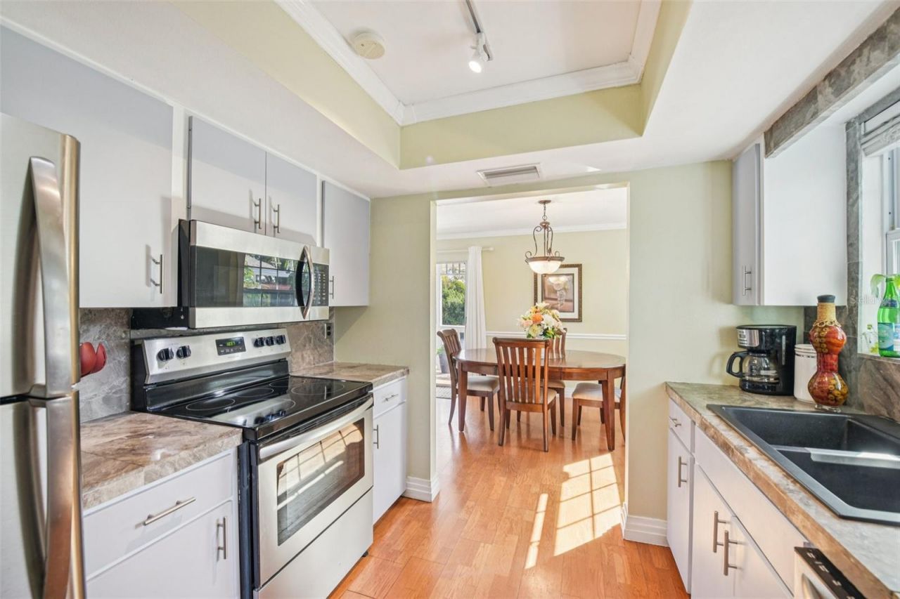 2908 Avenue C , Holmes Beach, FL 34217 Photo