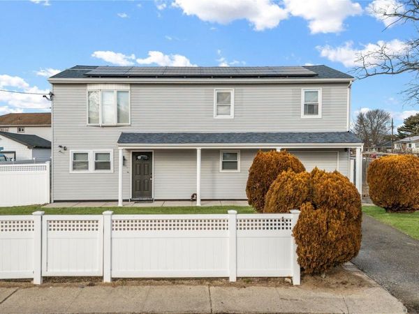 55 Schleigel Boulevard , Farmingdale, NY 11735