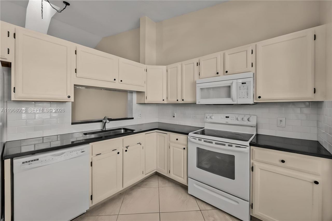 18081 SE Country Club Dr, Unit 37-367, Jupiter, FL 33469 Photo