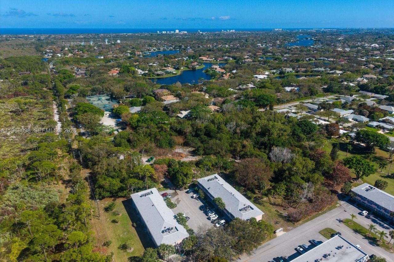 18081 SE Country Club Dr, Unit 37-367, Jupiter, FL 33469 Photo