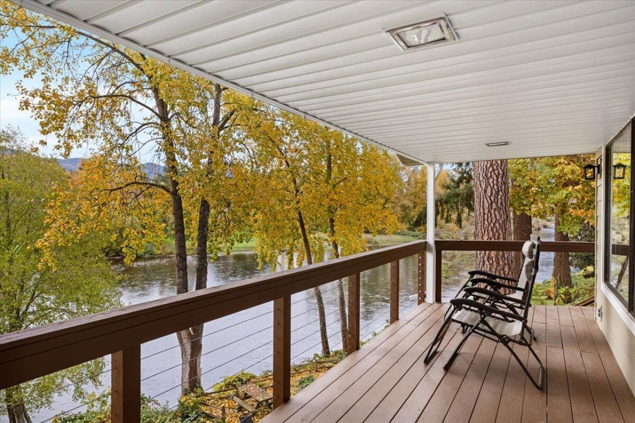 1088 E Park Street, Grants Pass, OR 97527 Main Photo