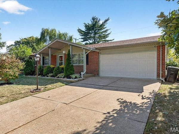 354 Burncoate Drive , Oakville, MO 63129