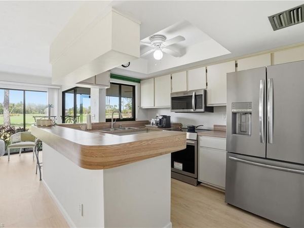 5585 Trailwinds DR, Unit 314, FORT MYERS, FL 33907