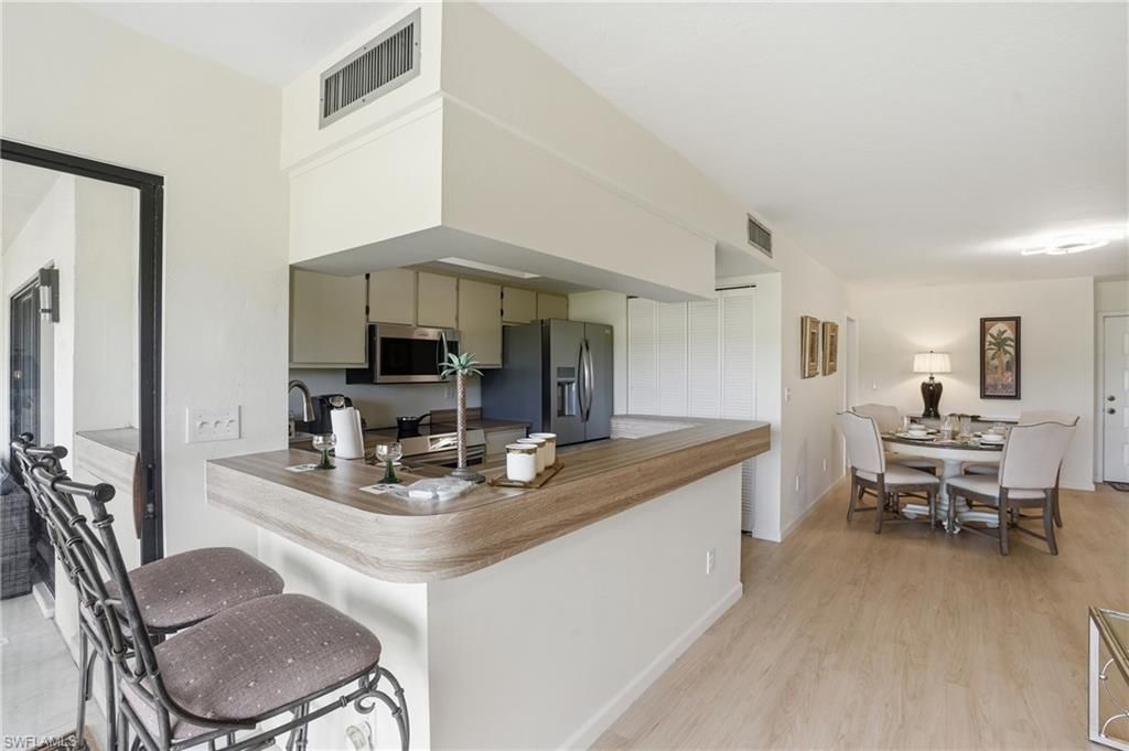 5585 Trailwinds Dr, Unit 314, Fort Myers, FL 33907 Photo