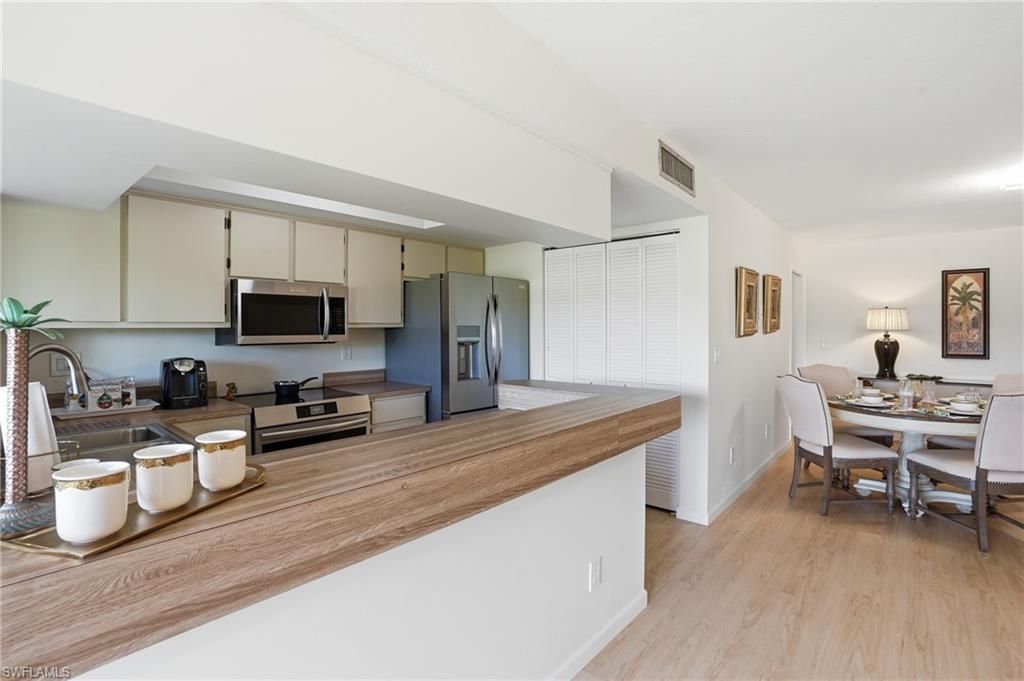 5585 Trailwinds Dr, Unit 314, Fort Myers, FL 33907 Photo