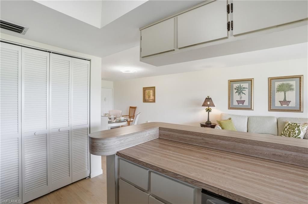 5585 Trailwinds Dr, Unit 314, Fort Myers, FL 33907 Photo