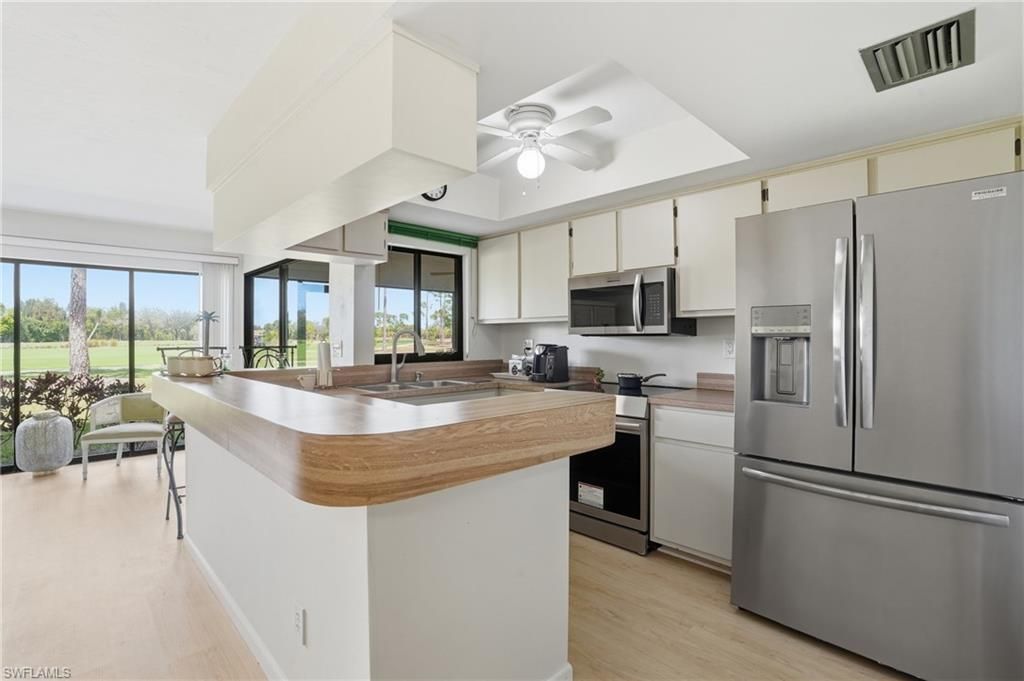 5585 Trailwinds Dr, Unit 314, Fort Myers, FL 33907 Photo