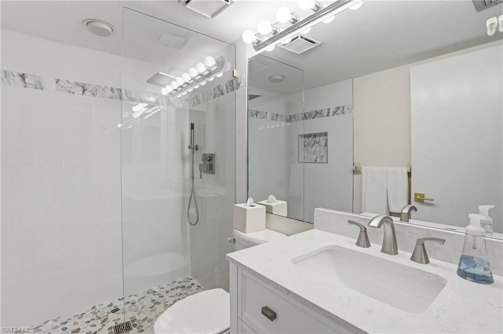 5585 Trailwinds Dr, Unit 314, Fort Myers, FL 33907 Photo