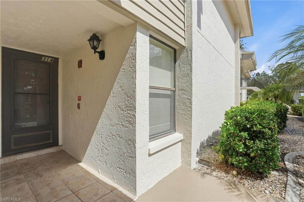 5585 Trailwinds Dr, Unit 314, Fort Myers, FL 33907 Photo