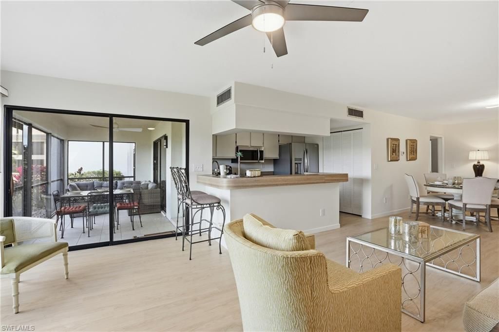 5585 Trailwinds Dr, Unit 314, Fort Myers, FL 33907 Photo