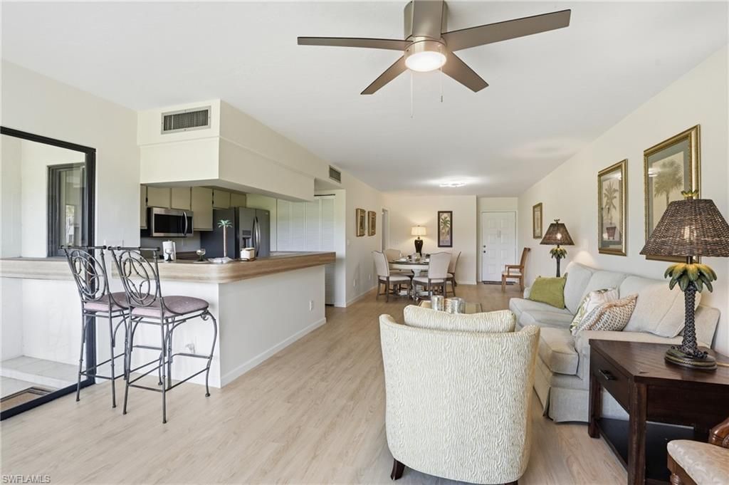 5585 Trailwinds Dr, Unit 314, Fort Myers, FL 33907 Photo