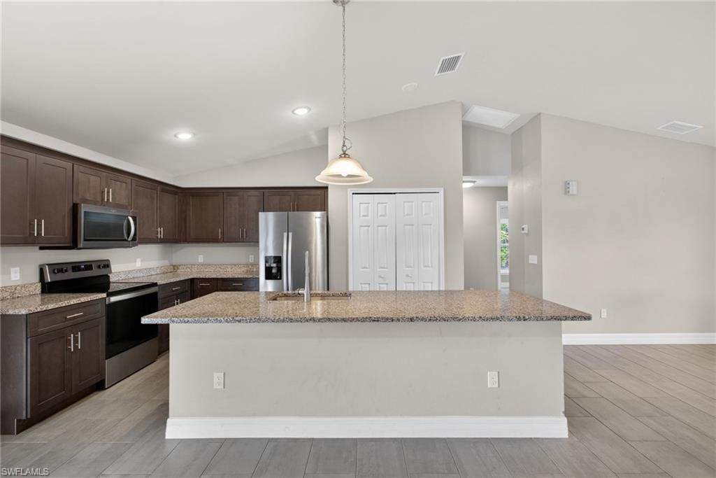 6023 Thrush Ave, Fort Myers, FL 33905 Photo