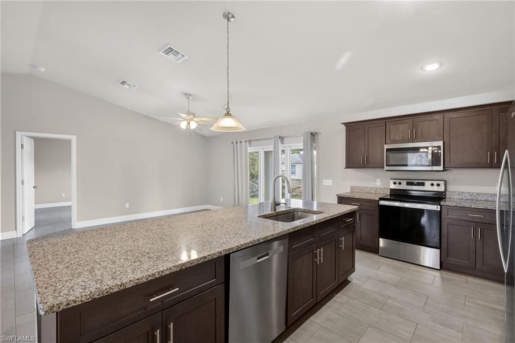 6023 Thrush Ave, Fort Myers, FL 33905 Photo