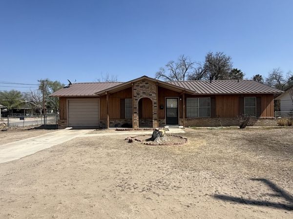 707 N 13th, Carrizo Springs, TX 78834