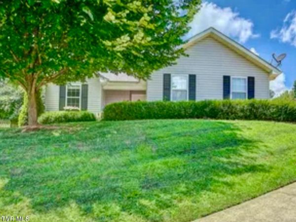 616 Glen Oaks Place, Johnson City, TN 37615