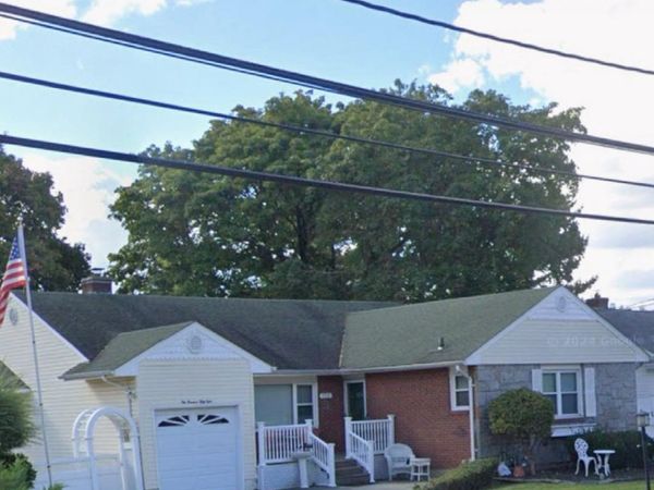 158 Lincoln Avenue , Rockville Centre, NY 11570