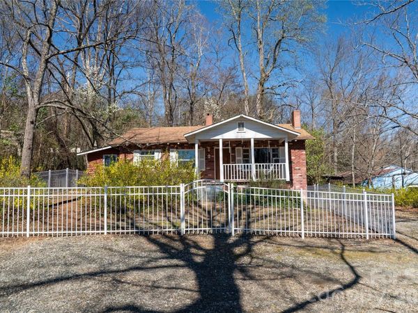 525 E Mills Street E, Columbus, NC 28722