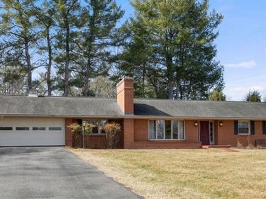 3 Thornridge Ct , Lexington, VA 24450