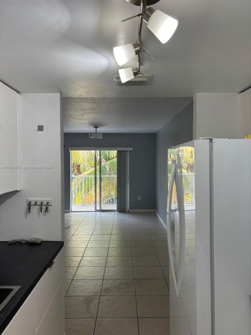 637 SW 3rd St , Unit 308, Miami, FL 33130 Photo