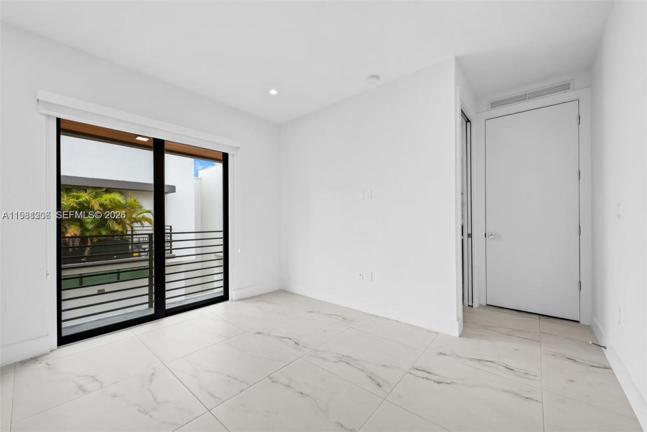 1056 N Victoria Park Rd, Fort Lauderdale, FL 33304 Photo
