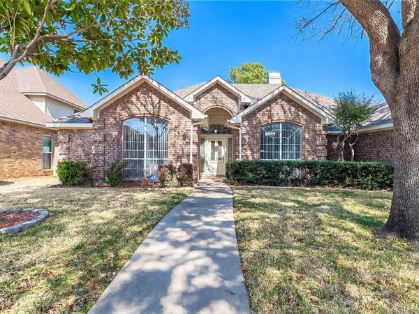 2337 Fox Glenn Circle, Bedford, TX 76021