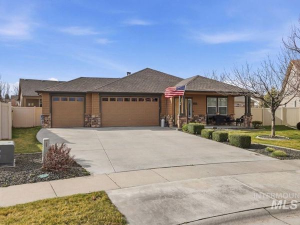 2008 S Belknap Loop, Nampa, ID 83686