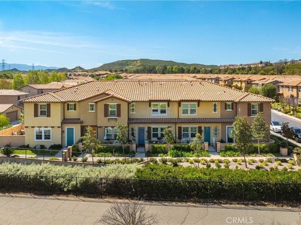 28744 Jardineras, Valencia, CA 91354