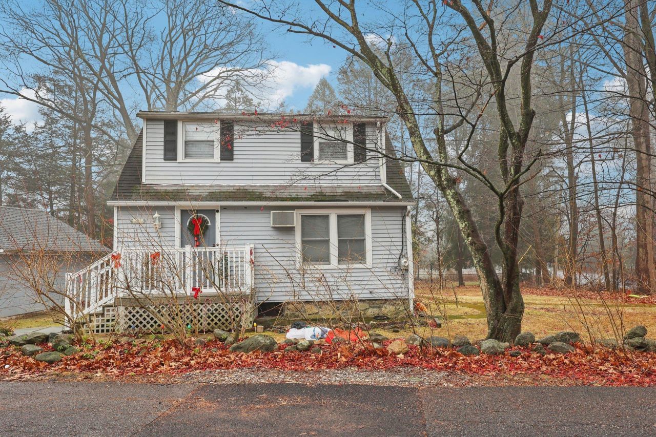 36 Rogers Lane, Yorktown Heights, NY 10598 Main Photo