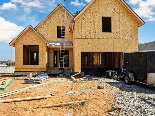 913 Bankside Dr, Clarksville, TN 37043