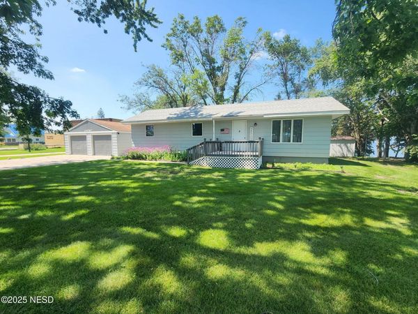 300 SOUTH LAKE DRIVE, Watertown, SD 57201