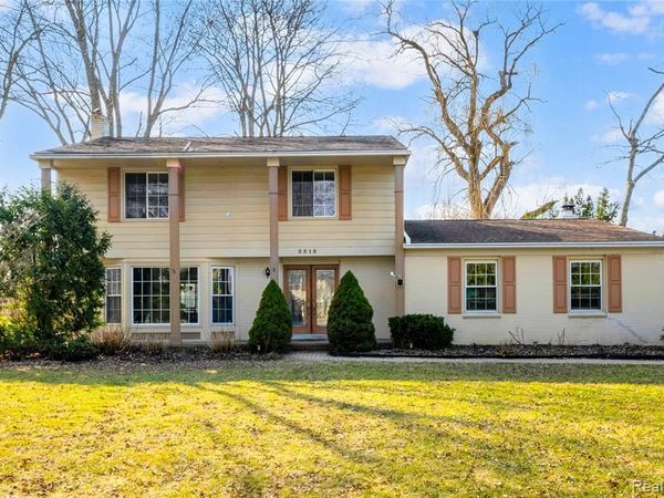 5516 Priory Lane, Bloomfield Hills, MI 48301
