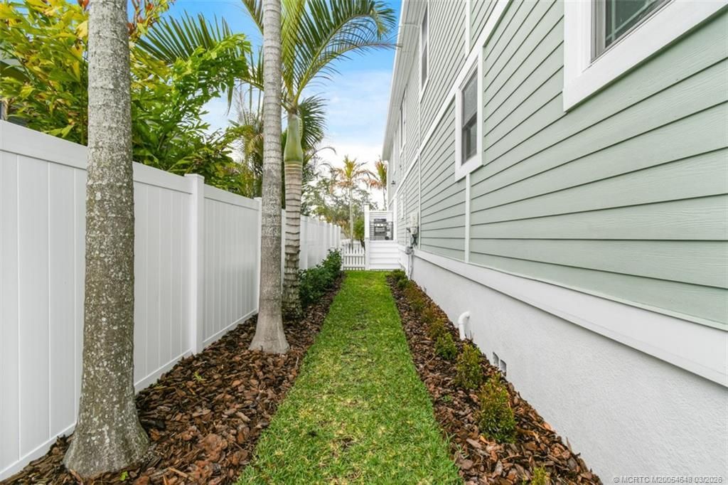 9172 SE Apollo Street, Hobe Sound, FL 33455 Photo