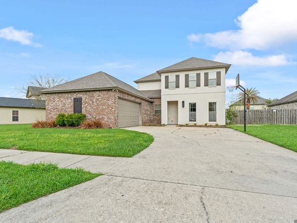 18642 Lake Harbor Ln, Prairieville, LA 70769