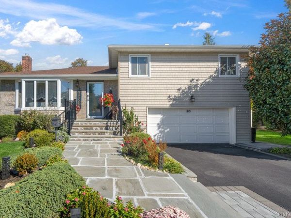 20 Vista Road, Plainview, NY 11803