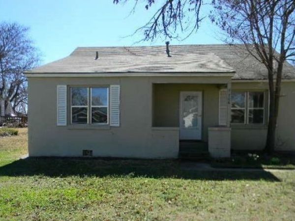 708 Kaw Street, Perry, OK 73077