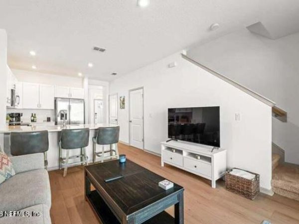 281 ANNIES Place, Jacksonville, FL 32218