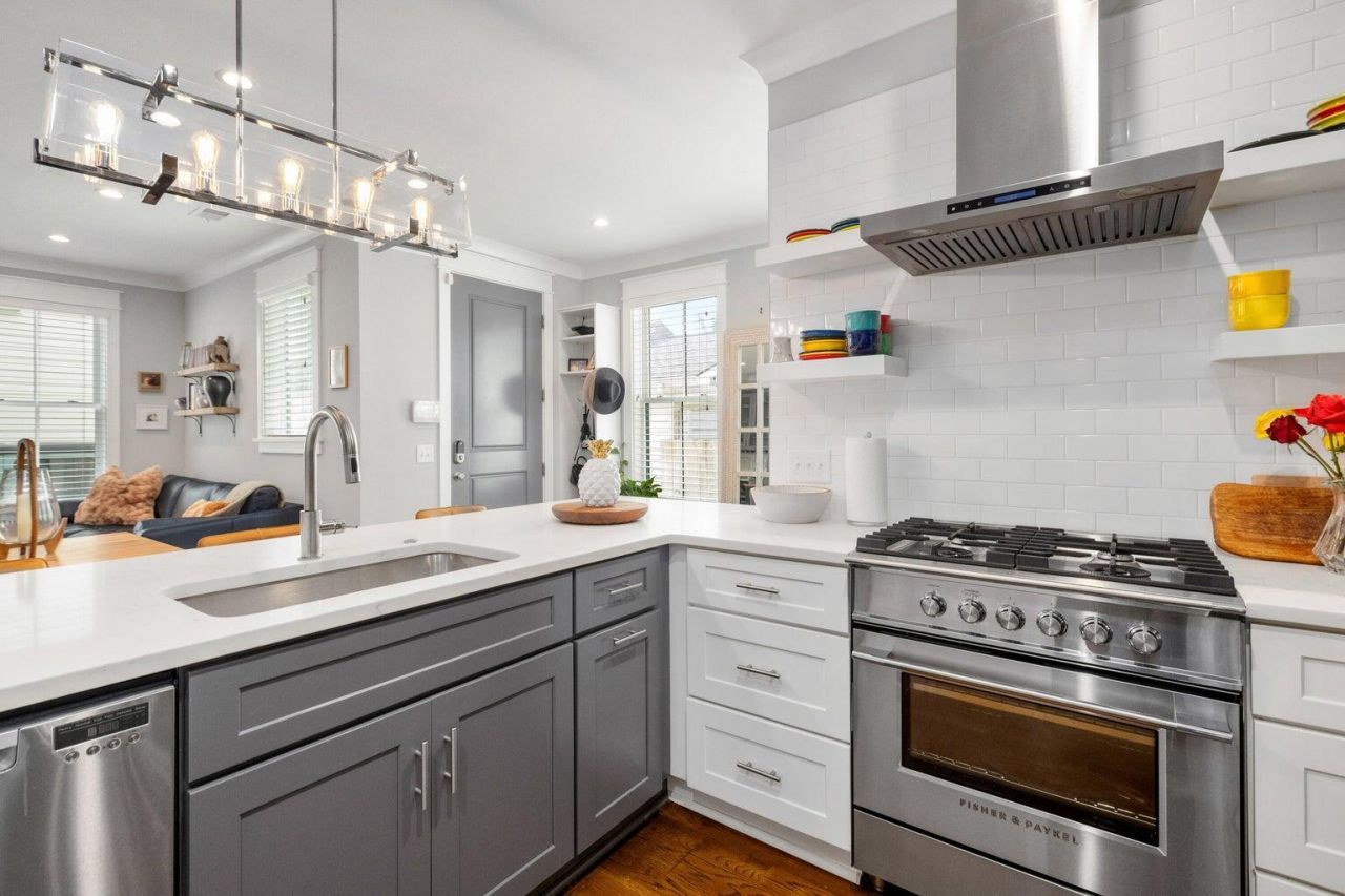 3 1/2 Maranda Holmes Street Photo 11