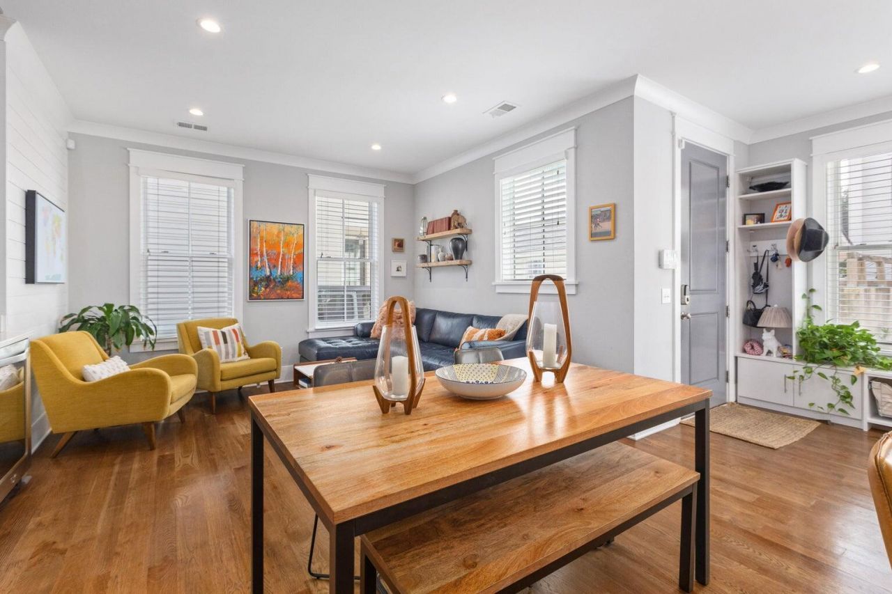 3 1/2 Maranda Holmes Street Photo 12