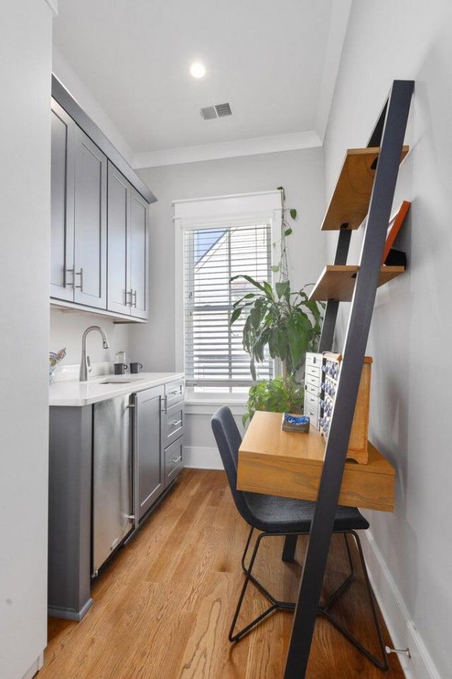 3 1/2 Maranda Holmes Street Photo 14