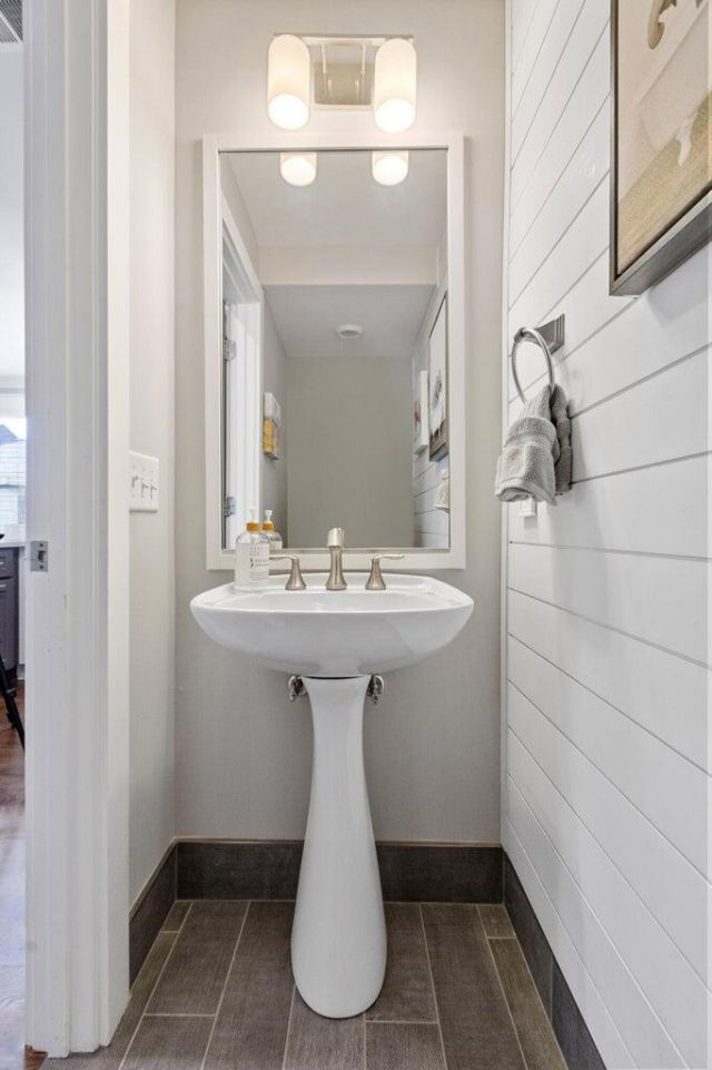 3 1/2 Maranda Holmes Street Photo 14