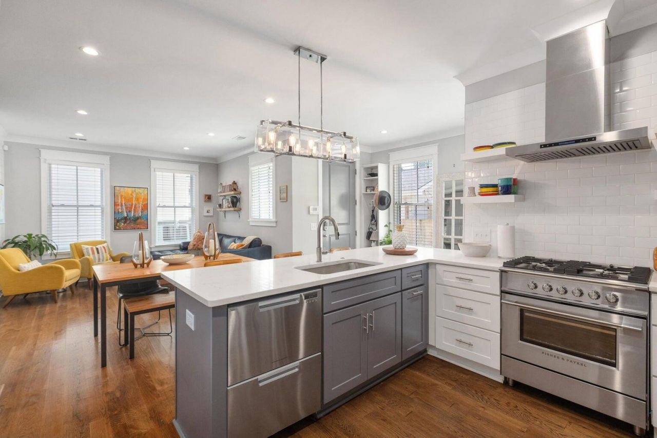 3 1/2 Maranda Holmes Street Photo 15