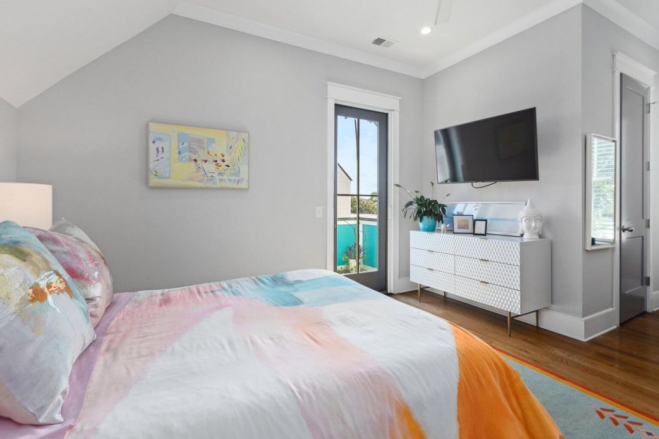 3 1/2 Maranda Holmes Street Photo 22