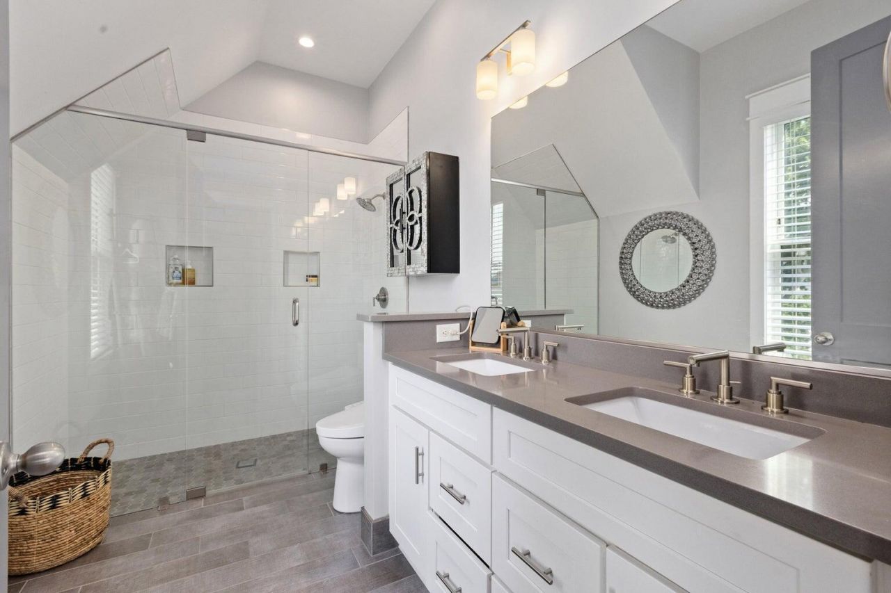 3 1/2 Maranda Holmes Street Photo 25