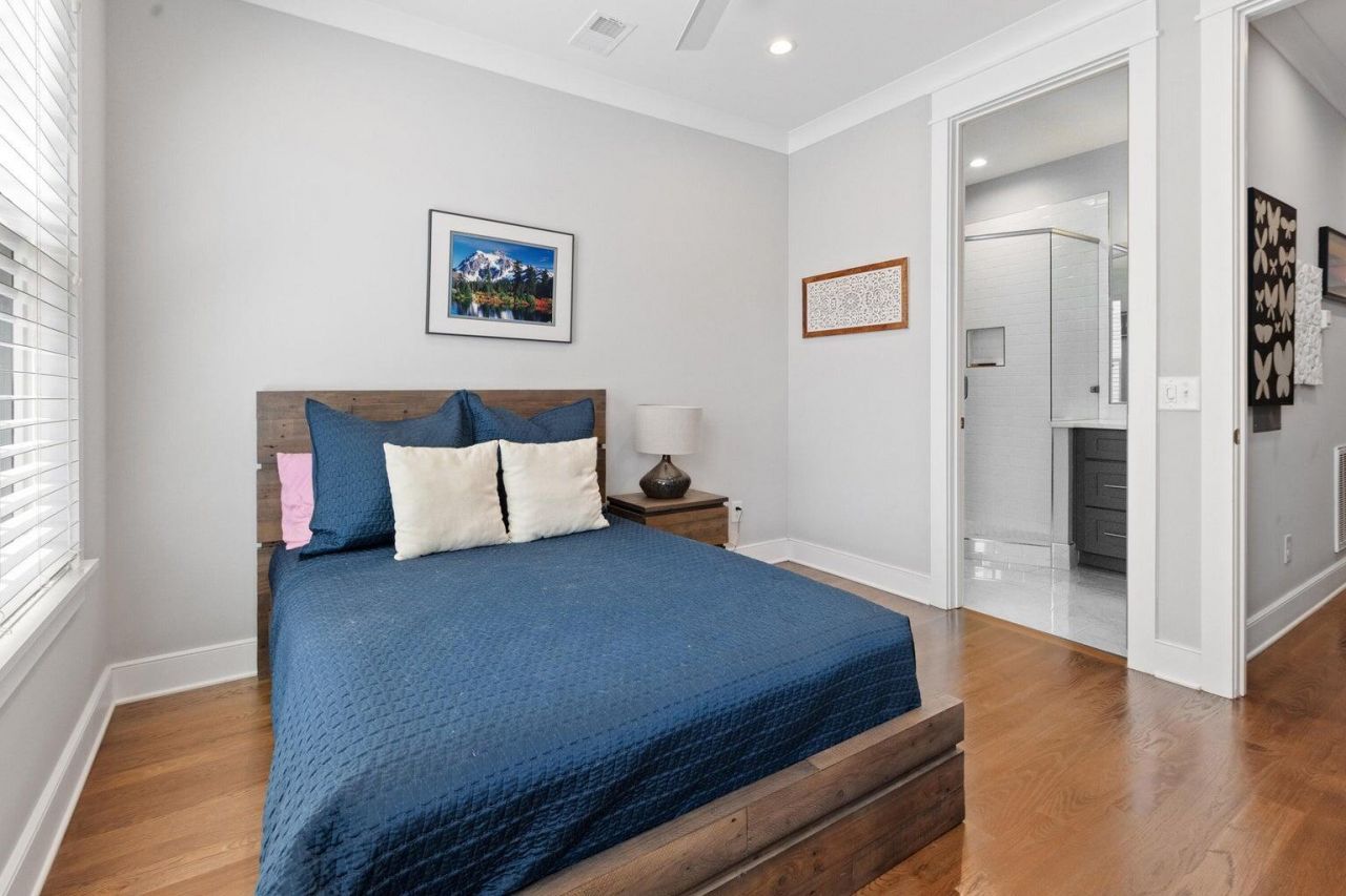 3 1/2 Maranda Holmes Street Photo 30