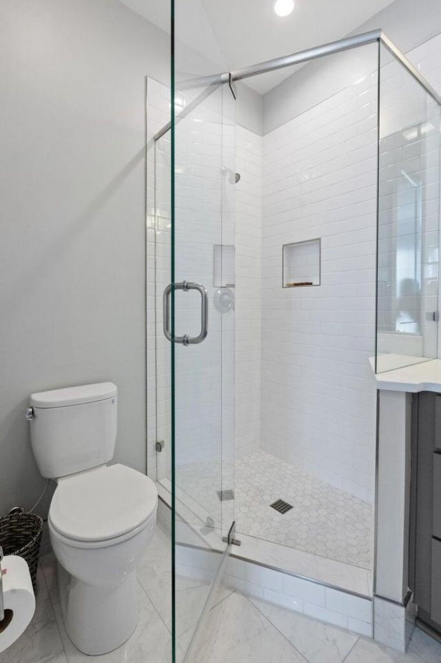 3 1/2 Maranda Holmes Street Photo 32