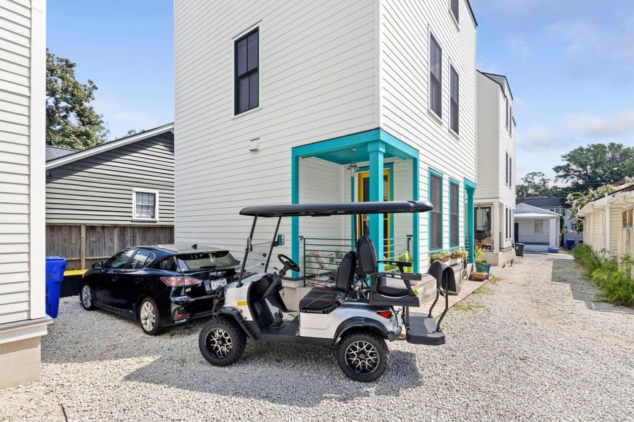 3 1/2 Maranda Holmes Street Photo 36