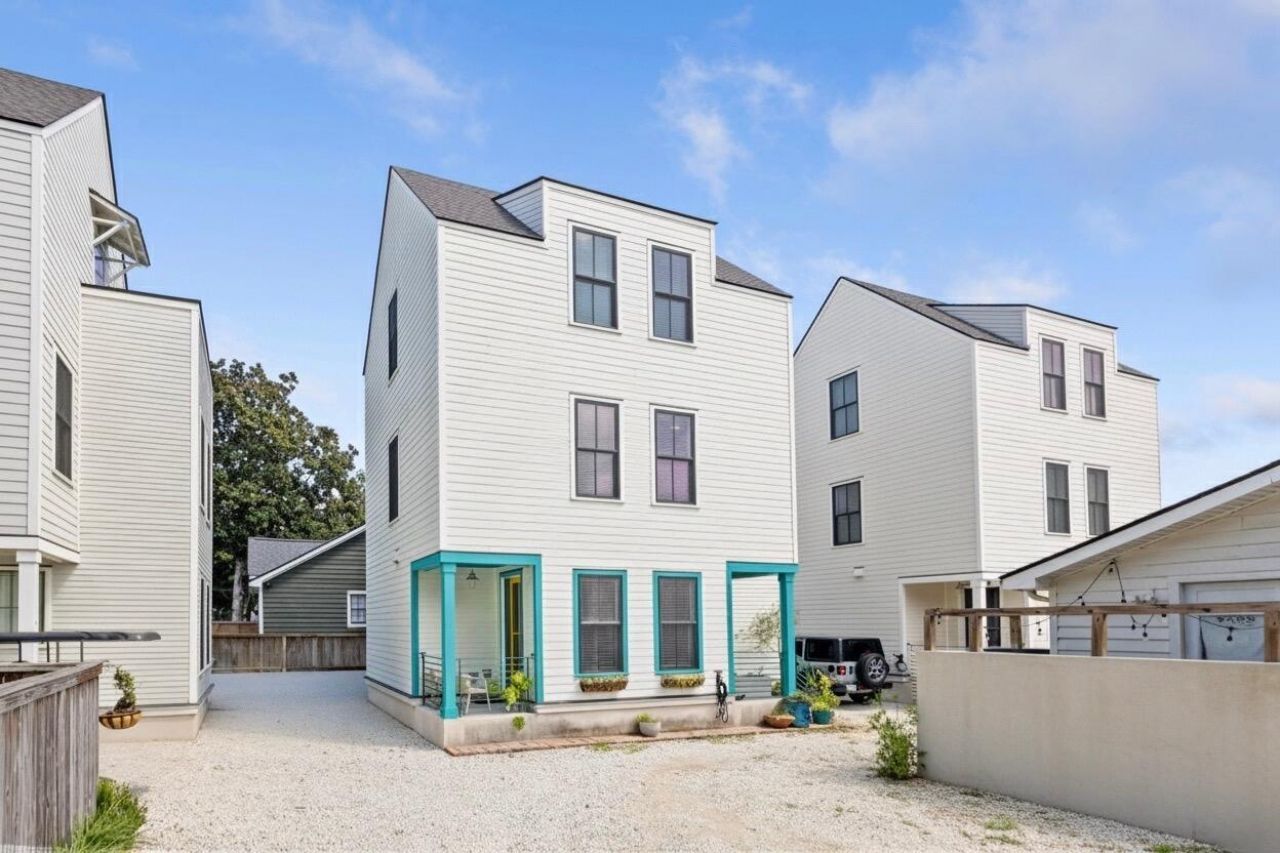 3 1/2 Maranda Holmes Street Photo 41