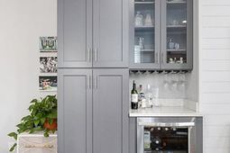 3 1/2 Maranda Holmes Street photo 4